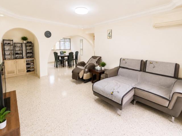 648 Ang Mo Kio Avenue 5 HDB Apartment For Sale, $700,000, 3 Bed 2 Bath 1,302 sqft $538.00 psf