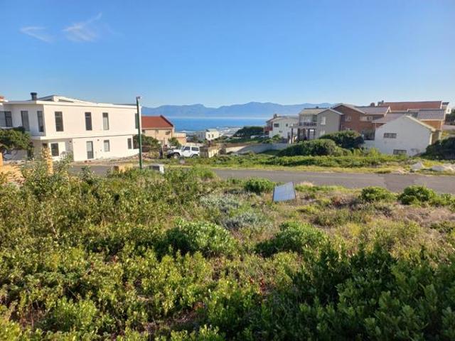 649 m² Land available in Perlemoenbaai