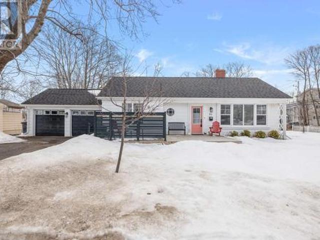 64 Mcgill Avenue, Charlottetown, PE, C1A 2J8 house for sale | Listing ID 202504 | Royal LePage