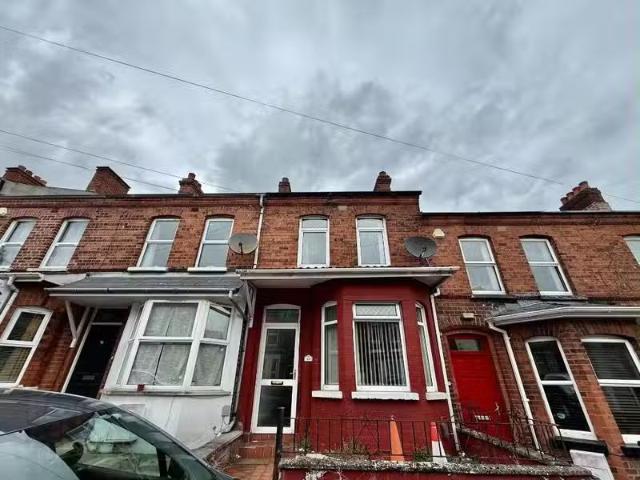 64 Sandhurst Gardens