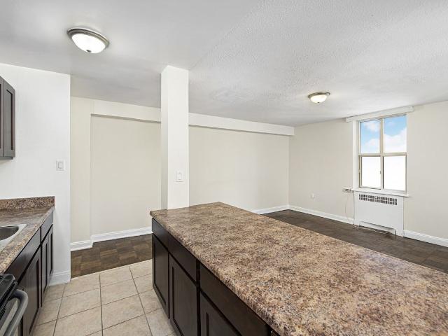 64 St. Clair Avenue West 1 Bedroom Apartment for Rent at 64 St Clair Ave W, Toronto, ON M4V 1N1 Deer Park
