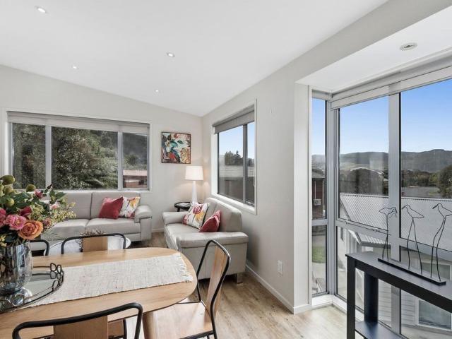 64A Peterhouse street Tawa 4 Bedroom spacious house