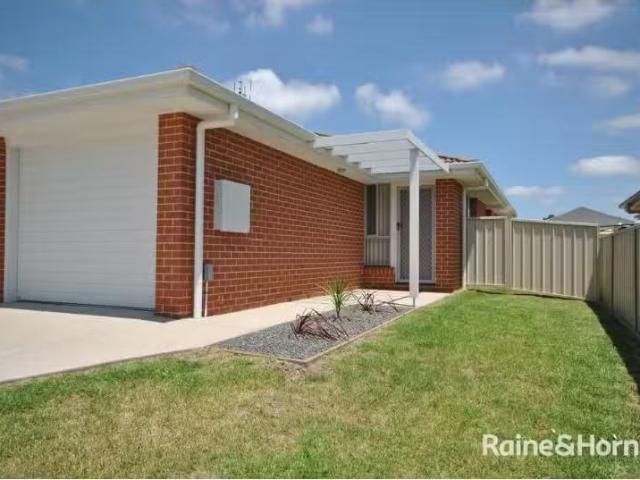 64B Peppermint Drive, WORRIGEE Townhouse for rent Listed by E.