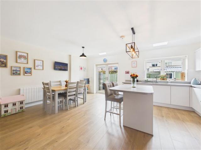 Sale Agreed | 34 Beresford Avenue, Donabate, County Dublin Robertson Estate Agents 4966 MyHome. Ie Residential