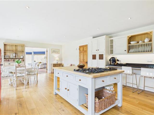 Sale Agreed | 31 The Village, Ballygunner, Waterford RE/MAX Property Specialists 5001 MyHome. Ie Residential