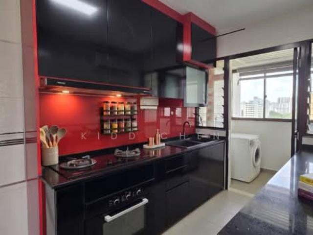 650 Ang Mo Kio Street 61 HDB Apartment For Sale, $740,000, 2 Bed 2 Bath 721 sqft $1,026.00 psf
