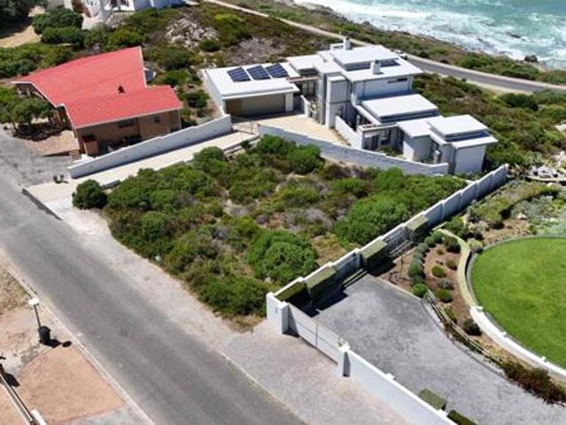 650 m² Land available in Struisbaai