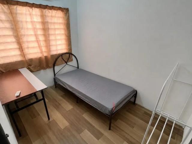 650m To Taman Bahagia LRT | Medium Room For Rent @ SS1 PJ