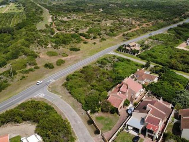651 m² Land available in St Francis On Sea