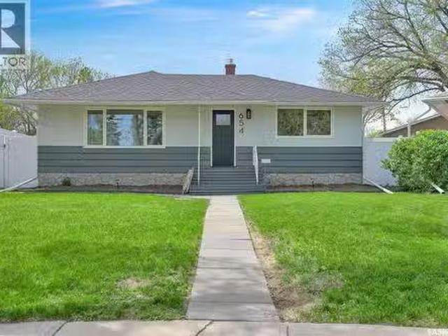 654 Aberdeen Crescent, Regina, SK, S4T 6A9 house for sale L.