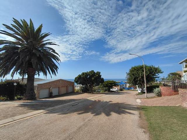 658 m² Land available in Wavecrest