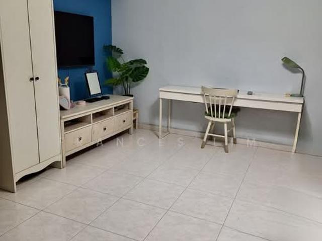 658B Jurong West Street 65 HDB Apartment For Sale, $618,000, 3 Bed 2 Bath 1,195 sqft $517.00 psf