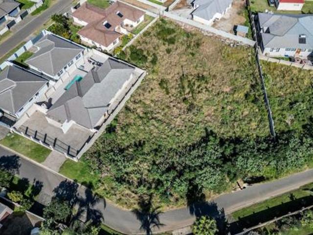 659 m² Land available in Gonubie