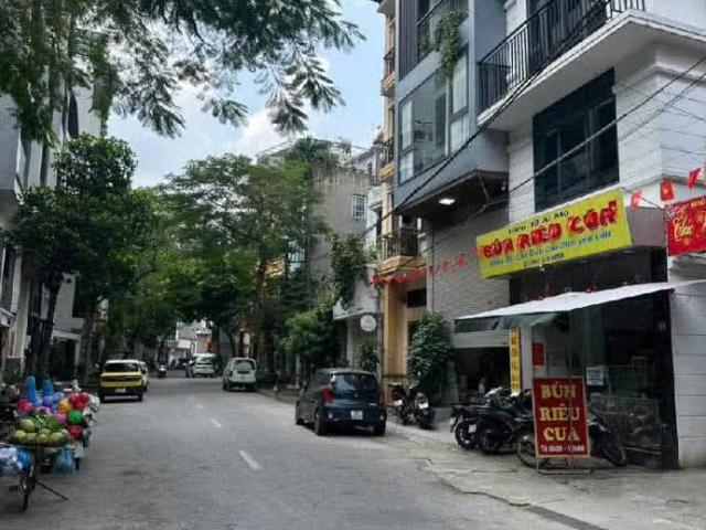 65.2m² – Mặt phố Ái Mộ, mặt tiền 4.5m, 4 tầng – giá chào 30 tỷ