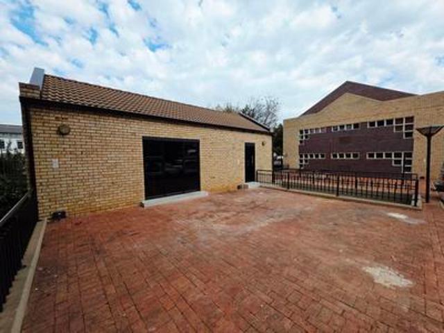 65m2 lone standing office to let at.