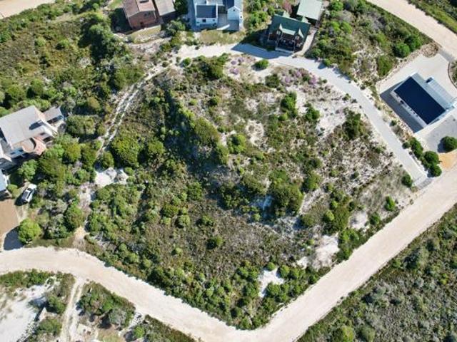 660 m² Land available in Suiderstrand