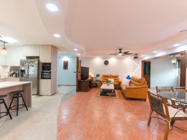 662 Choa Chu Kang Crescent HDB Apartment For Sale, $980,000, 3 Bed 2 Bath 1,517 sqft $646.00 psf