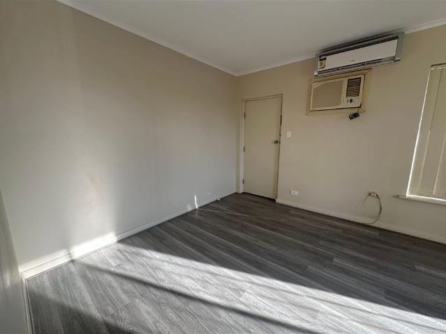 Neat Unit Close to Transport