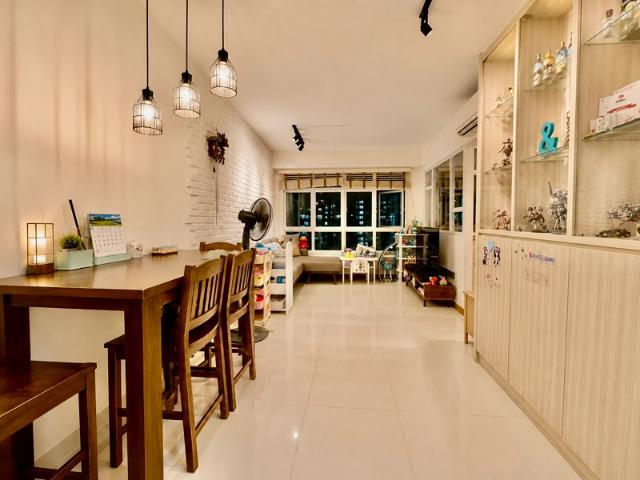 664A Punggol Drive HDB Apartment For Sale, $688,000, 3 Bed 2 Bath 968 sqft $711.00 psf