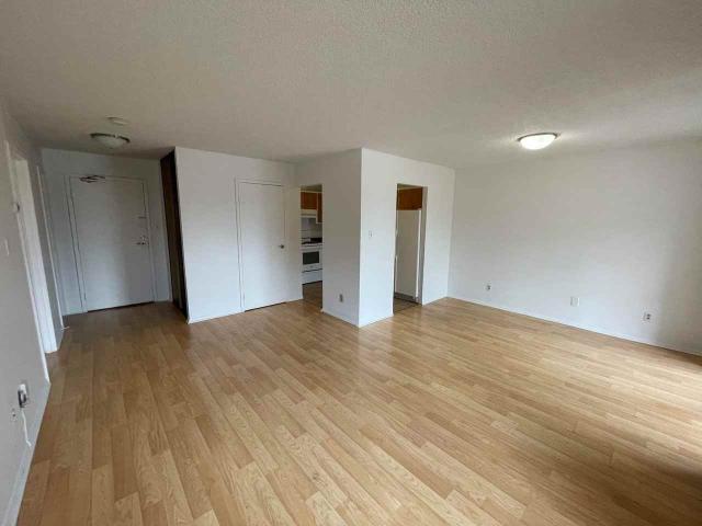 6655 Mackle 2 Bedroom Apartment for Rent at 6655 Ch Mackle, Côte Saint Luc, QC H4W 2Y3