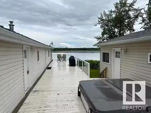 666 Blue Heron Drive, Rural Lac Ste. Anne County, AB, T0E 1V0.