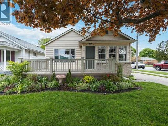 666 Devine Street, Sarnia, ON, N7T 1W8 house for sale | Listing ID 26011 | Royal LePage