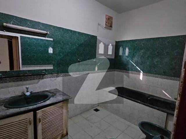 666 Square Yards House Available In F 11/2 For Sale