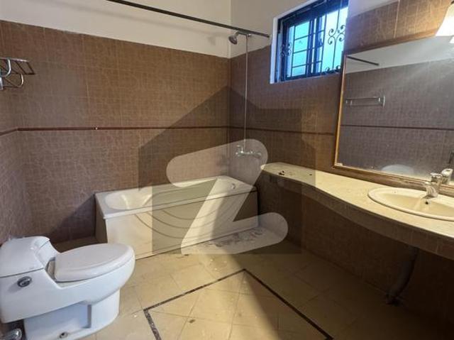666 Square Yards House For Rent F 10