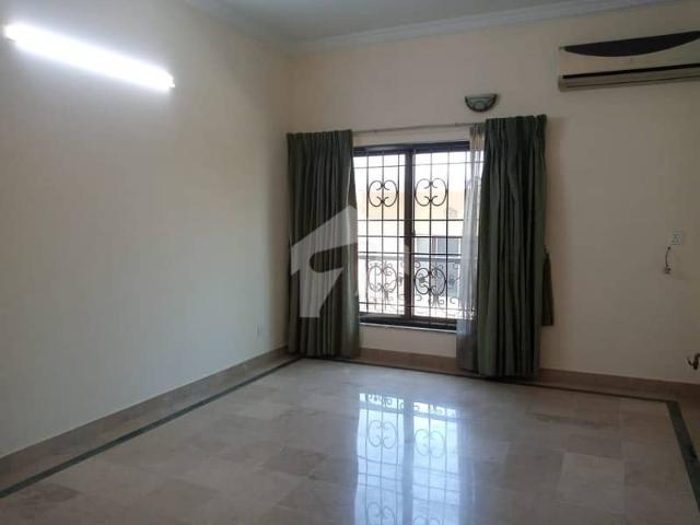 666 SQ YARD Double Storey Maintained House For Sale In F7