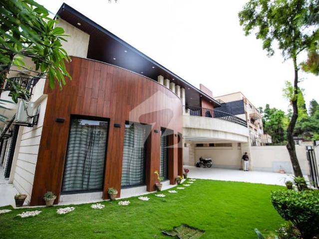 666 Sq Yards Designer House | Furnished | $7,000 Rental Potential | CDA Transfer