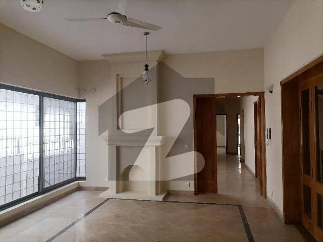 666 SQ. Yd House Available For Sale In F 7