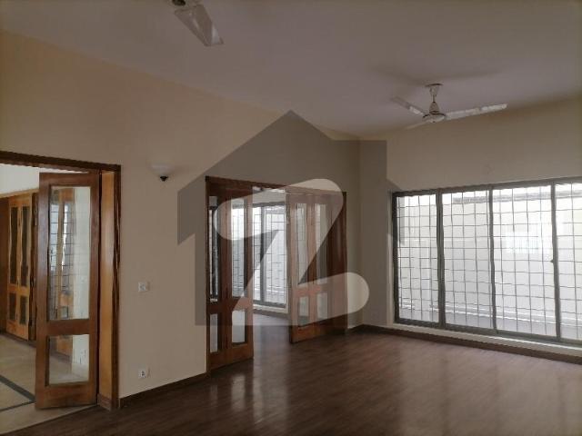 666 SQ. Yd House Available For Sale In F 7/1