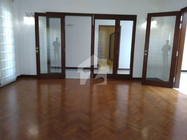 666 Yards 3+4 Bedroom Corner Bungalow In Phase 6 DHA Karachi