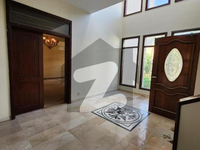 666 yards bungalow renovated 5 bedrooms for rent DHA Phase 6