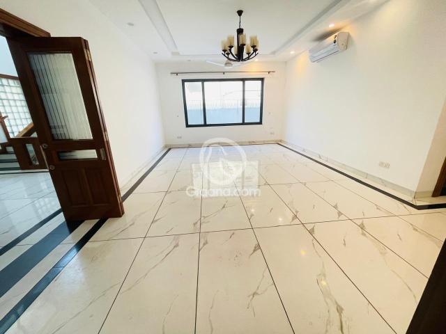 666 Yd² House for Rent