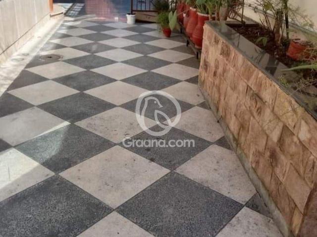 666 Yd² Upper portion for Rent