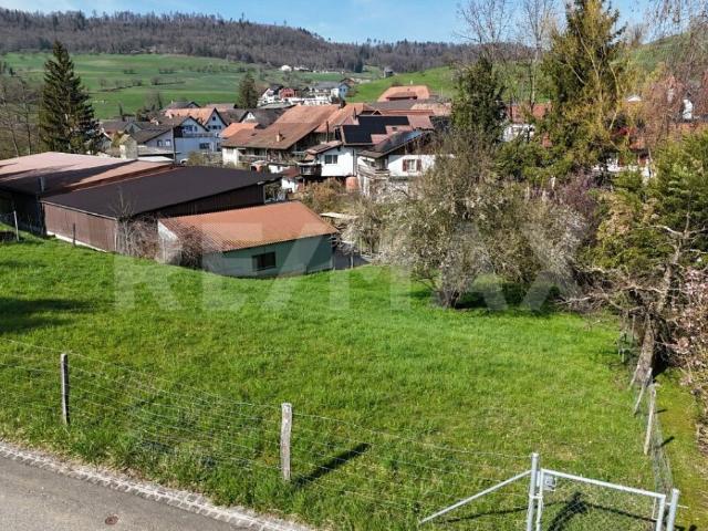 667 m² Bauland, voll erschlossen, im sonnigen Mettauertal