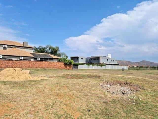 667 m² Land available in Melodie