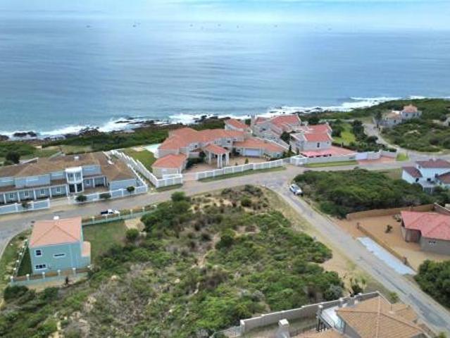 667 m² Land available in St Francis On Sea