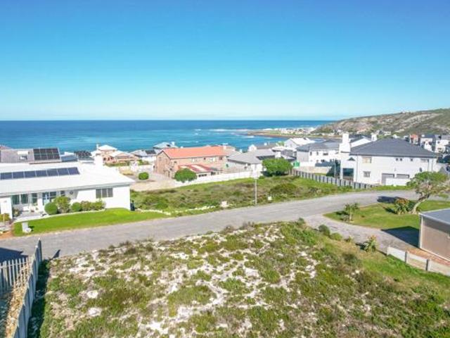 668 m² Land available in Struisbaai