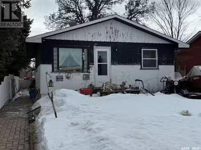 669 Stadacona Street E, Moose Jaw, SK, S6H 0K1 house for sal.