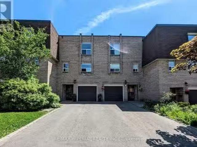 66 Village Greenway, Toronto, ON, M2J 1K8 townhouse for sale.