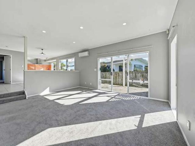 66 De Quincey Terrace, Highland Park, Manukau City