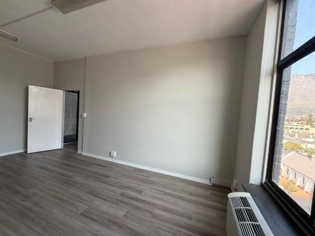 66m² Building To Let in Gardens
