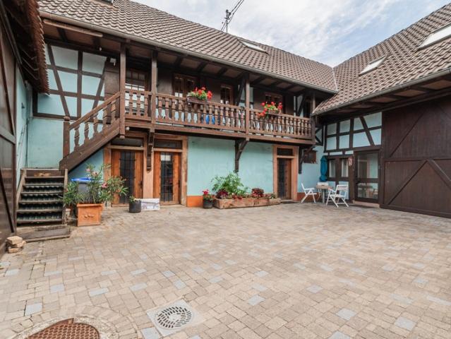 67206 MITTELHAUSBERGEN Corps de ferme alsacien avec gîtes, grange et puits historique