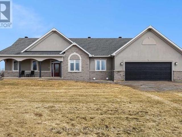 672 Country Street, Mississippi Mills, ON, K0A 1A0 house for sale | Listing ID X12053 | Royal LePage