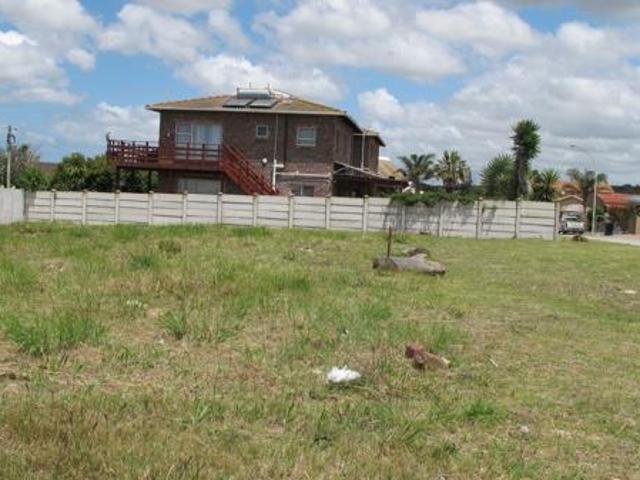 672 m² Land available in Jeffreys Bay Central