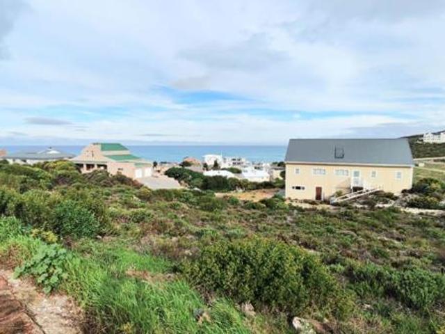 672 m² Land available in Struisbaai