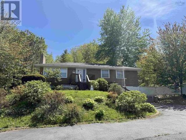 674 Hammonds Plains Road, Bedford, NS, B4B 1A7 house for sale | Listing ID 202613 | Royal LePage