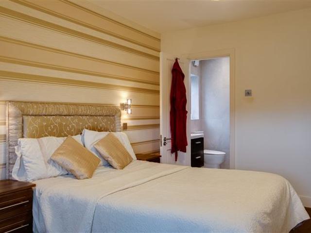 675,000 | 21 Limekiln Park, Manor Estate, Dublin 12 DNG Terenure 4999 MyHome. Ie Residential
